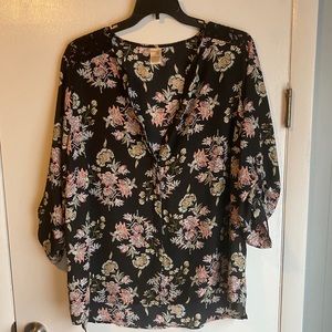 Women’s plus size floral top